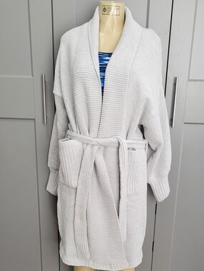 Barnes & Noble Light Gray Plush Throw Blanket